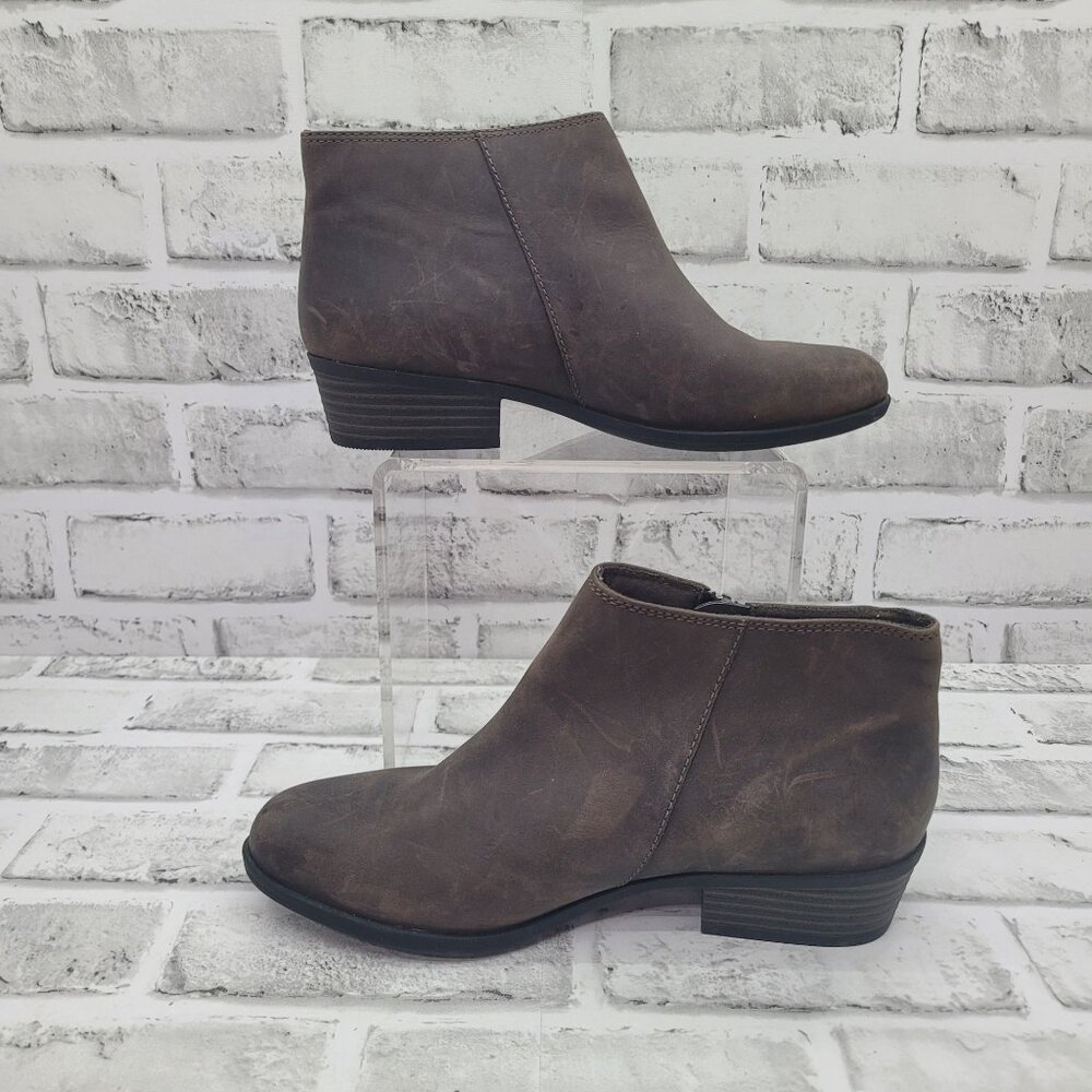 Clarks Brown Leather Ankle Booties Tassel Zippers Size 6.5 - Picture 3 of 8